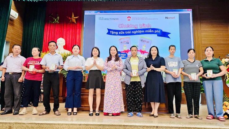 Trao tặng 165 suất sữa Hismart cho 112 trẻ em dưới 15 tháng tuổi tại xã Quốc Oai: chung tay vì tương lai trẻ em việt- Ảnh 2.