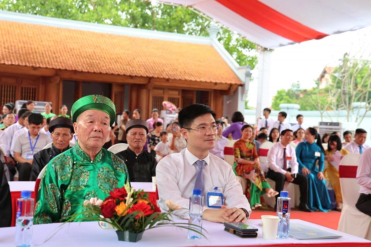 XÃ ĐA PHÚC - LỄ GẮN BIỂN CÔNG TRÌNH TU BỔ, TÔN TẠO ĐÌNH THÔN TRUNG- Ảnh 1.