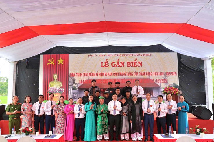 XÃ ĐA PHÚC - LỄ GẮN BIỂN CÔNG TRÌNH TU BỔ, TÔN TẠO ĐÌNH THÔN TRUNG- Ảnh 8.