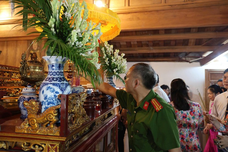 XÃ ĐA PHÚC - LỄ GẮN BIỂN CÔNG TRÌNH TU BỔ, TÔN TẠO ĐÌNH THÔN TRUNG- Ảnh 12.