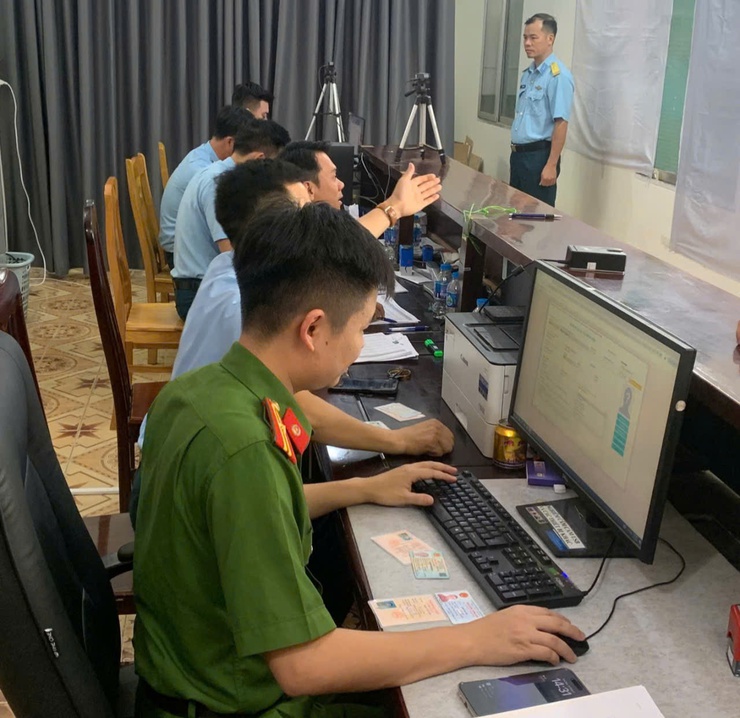 Xã Đoài Phương cấp đổi thẻ đảng viên mới cho hơn 2000 đảng viên- Ảnh 1.