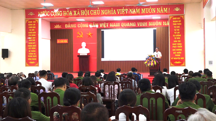 HỘI NGHỊ HỌC TẬP, QUÁN TRIỆT, TRIỂN KHAI THỰC HIỆN 4 NGHỊ QUYẾT CỦA BỘ CHÍNH TRỊ KHÓA XIII VÀ NGHỊ QUYẾT ĐẠI HỘI ĐẢNG BỘ XÃ DÂN hÒA LẦN THỨ I NHIỆM KỲ 2025-2030.- Ảnh 1.