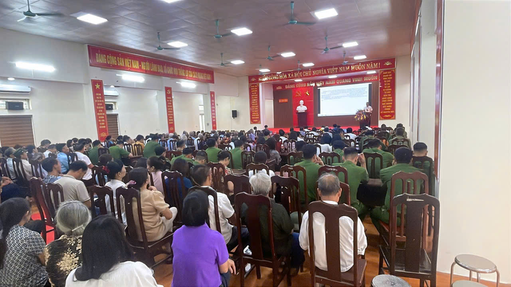 HỘI NGHỊ HỌC TẬP, QUÁN TRIỆT, TRIỂN KHAI THỰC HIỆN 4 NGHỊ QUYẾT CỦA BỘ CHÍNH TRỊ KHÓA XIII VÀ NGHỊ QUYẾT ĐẠI HỘI ĐẢNG BỘ XÃ DÂN hÒA LẦN THỨ I NHIỆM KỲ 2025-2030.- Ảnh 7.