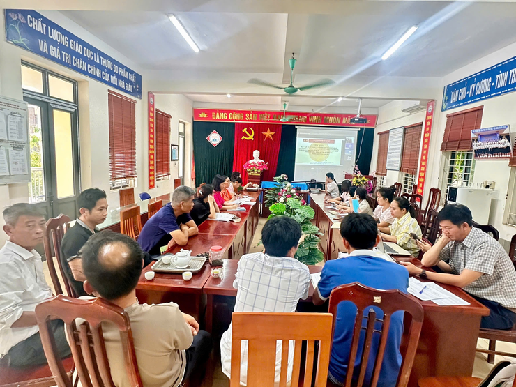 HỘI NGHỊ HỌC TẬP, QUÁN TRIỆT, TRIỂN KHAI THỰC HIỆN 4 NGHỊ QUYẾT CỦA BỘ CHÍNH TRỊ KHÓA XIII VÀ NGHỊ QUYẾT ĐẠI HỘI ĐẢNG BỘ XÃ DÂN hÒA LẦN THỨ I NHIỆM KỲ 2025-2030.- Ảnh 9.