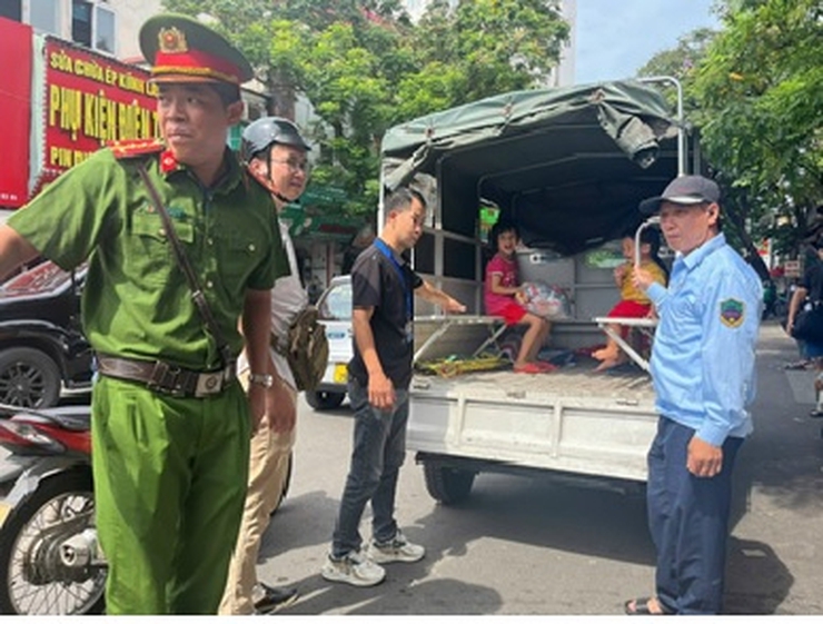 Tăng cường kiểm tra rà soát, tập trung tiếp nhận người lang thang trên địa bàn dịp kỷ niệm 80 năm Cách mạng Tháng Tám thành công 19/8 và Quốc khánh nước Cộng hoà xã hội chủ nghĩa Việt Nam 2/9- Ảnh 3.