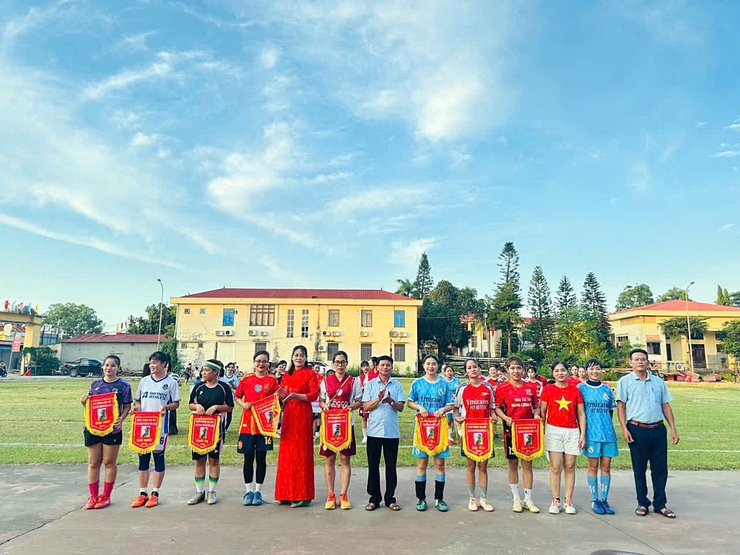 Hội LHPN xã Xuân Mai khánh thành, đưa vào sử dụng công trình sân chơi thể dục thể thao ngoài trời chào mừng Đại hội đại biểu Đảng bộ xã Xuân Mai lần thứ I- Ảnh 7.