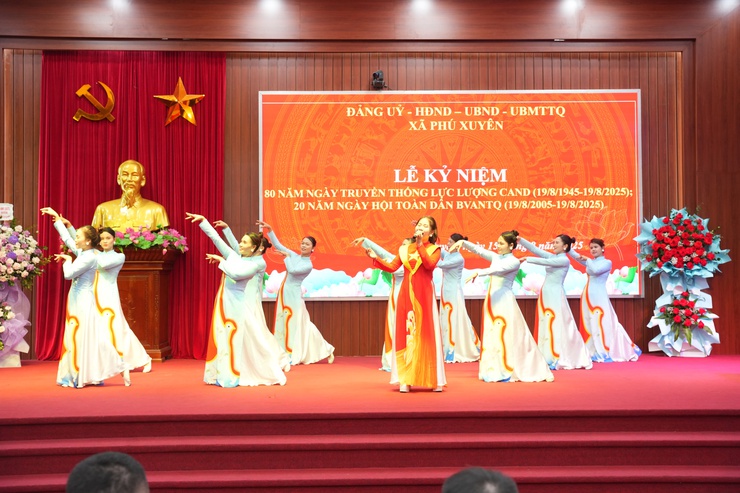 Lễ kỷ niệm 80 năm Ngày truyền thống Công an nhân dân (CAND) Việt Nam và 20 năm Ngày hội toàn dân bảo vệ an ninh Tổ quốc (19/8/2005 - 19/8/2025)- Ảnh 3.