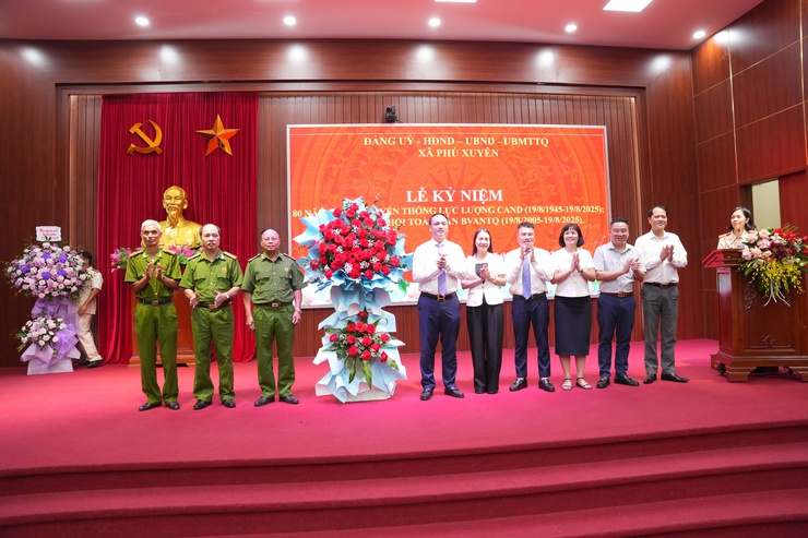 Lễ kỷ niệm 80 năm Ngày truyền thống Công an nhân dân (CAND) Việt Nam và 20 năm Ngày hội toàn dân bảo vệ an ninh Tổ quốc (19/8/2005 - 19/8/2025)- Ảnh 2.