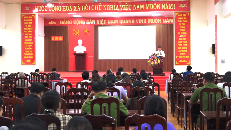 HỘI NGHỊ HỌC TẬP, QUÁN TRIỆT, TRIỂN KHAI THỰC HIỆN 4 NGHỊ QUYẾT CỦA BỘ CHÍNH TRỊ KHÓA XIII VÀ NGHỊ QUYẾT ĐẠI HỘI ĐẢNG BỘ XÃ DÂN hÒA LẦN THỨ I NHIỆM KỲ 2025-2030.- Ảnh 13.