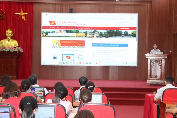 Hội nghị tập huấn các các thủ tục hành chính của Đảng trên cổng dịch vụ công trực tuyến quốc gia và phần mềm quản lý văn bản điều hành- Ảnh 4.