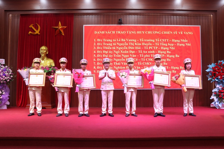 Lễ kỷ niệm 80 năm Ngày truyền thống Công an nhân dân (CAND) Việt Nam và 20 năm Ngày hội toàn dân bảo vệ an ninh Tổ quốc (19/8/2005 - 19/8/2025)- Ảnh 7.