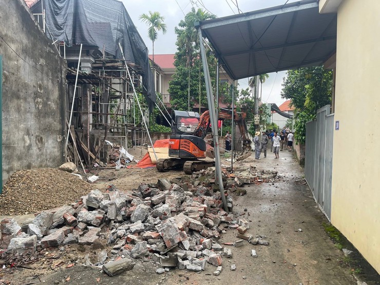 Tiếp tục có thêm 8 gia đình chung tay hiến đất mở rộng ngõ 3, thôn Bướm, xã Phúc Thọ- Ảnh 2.