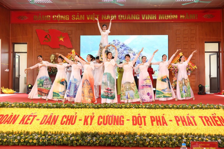 Xây dựng xã Bất Bạt phát triển toàn diện, văn minh, hạnh phúc- Ảnh 13.