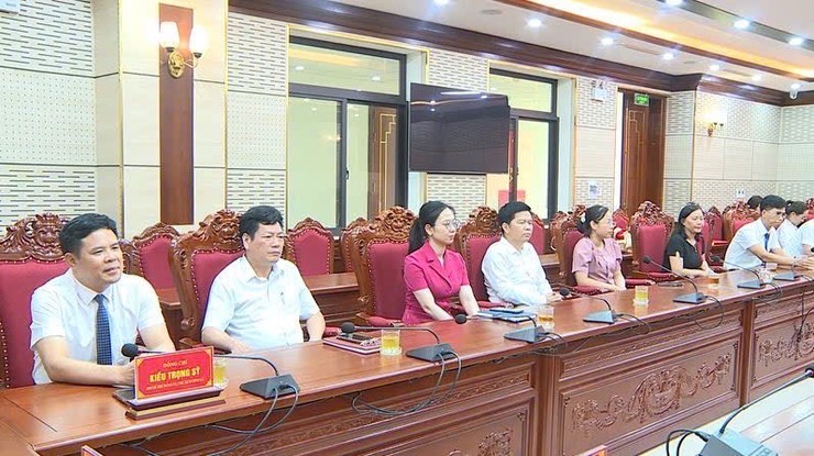 Đảng ủy xã Phúc Thọ công bố và trao Quyết định về công tác cán bộ- Ảnh 4.
