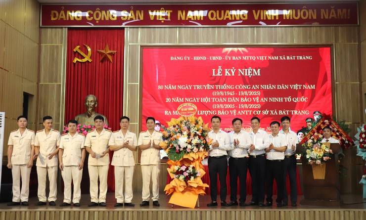 Bát Tràng kỷ niệm 80 năm Ngày truyền thống Công an nhân dân Việt Nam- Ảnh 1.