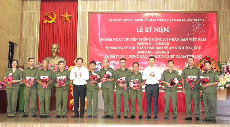 Bát Tràng kỷ niệm 80 năm Ngày truyền thống Công an nhân dân Việt Nam- Ảnh 7.