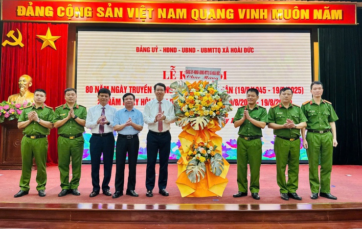 Xã Hoài Đức tổ chức Lễ kỷ niệm 80 năm Ngày truyền thống Công an nhân dân Việt Nam và 20 năm Ngày hội Toàn dân bảo vệ An ninh Tổ quốc- Ảnh 1.