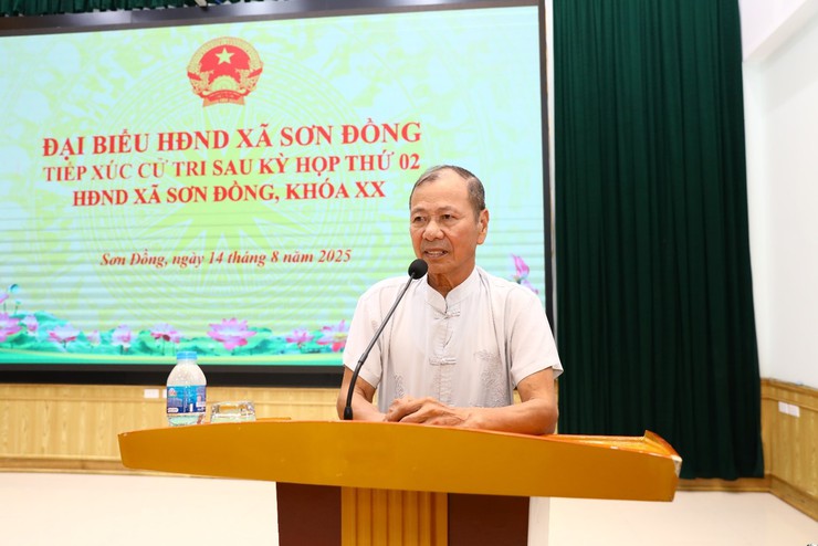Đồng chí Phạm Gia Lộc - Phó Bí thư Đảng ủy, Chủ tịch UBND xã Sơn Đồng dự tiếp xúc cử tri khu vực Tiền Yên- Ảnh 4.