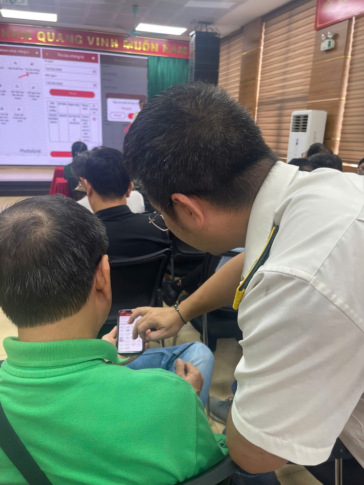 Phát triển khoa học công nghệ, đổi mới sáng tạo, chuyển đổi số gắn với phong trào Bình dân học vụ số trên địa bàn phường Vĩnh Tuy- Ảnh 4.