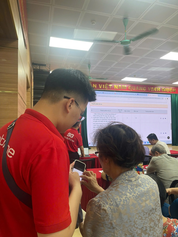 Phát triển khoa học công nghệ, đổi mới sáng tạo, chuyển đổi số gắn với phong trào Bình dân học vụ số trên địa bàn phường Vĩnh Tuy- Ảnh 5.