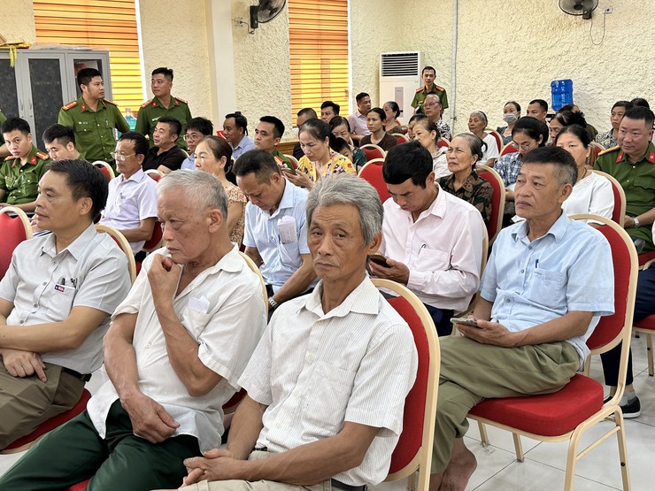 Hội nghị tuyên truyền phòng ngừa tội phạm, PCCC&CNCH, chấp hành pháp luật về vũ khí, vật liệu nổ, công cụ hỗ trợ, pháo tại các nhà cho thuê trọ, triển khai mô hình nhà trọ tự phòng tự quản về ANTT- Ảnh 3.