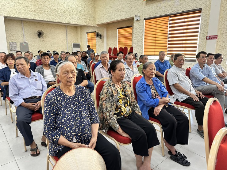 Hội nghị tuyên truyền phòng ngừa tội phạm, PCCC&CNCH, chấp hành pháp luật về vũ khí, vật liệu nổ, công cụ hỗ trợ, pháo tại các nhà cho thuê trọ, triển khai mô hình nhà trọ tự phòng tự quản về ANTT- Ảnh 4.
