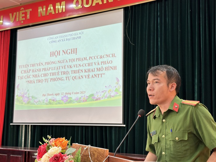 Hội nghị tuyên truyền phòng ngừa tội phạm, PCCC&CNCH, chấp hành pháp luật về vũ khí, vật liệu nổ, công cụ hỗ trợ, pháo tại các nhà cho thuê trọ, triển khai mô hình nhà trọ tự phòng tự quản về ANTT- Ảnh 1.