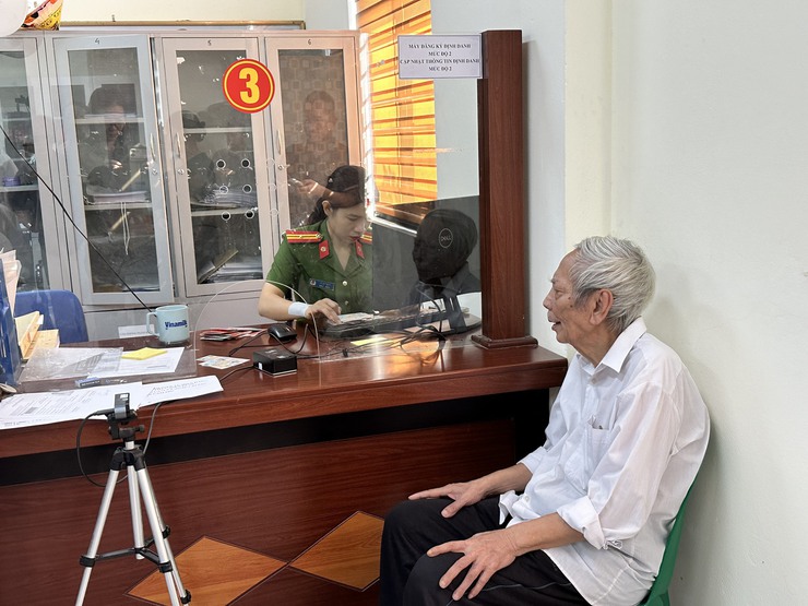 Xã Đại Thanh đẩy nhanh tiến độ cấp lại Thẻ đảng viên- Ảnh 2.