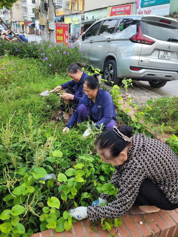 Cán bộ và nhân dân xã Đại Thanh ra quân tổng VSMT vào chiều thứ Sáu và sáng thứ Bảy hàng tuần- Ảnh 10.
