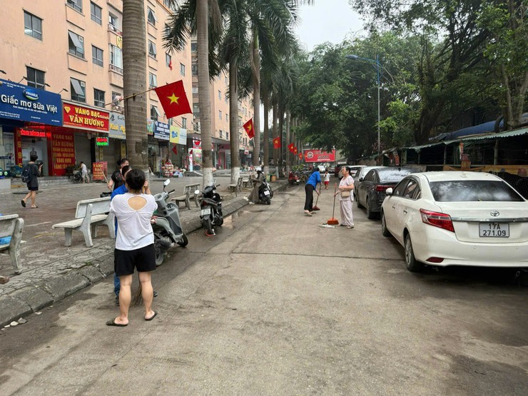 Cán bộ và nhân dân xã Đại Thanh ra quân tổng VSMT vào chiều thứ Sáu và sáng thứ Bảy hàng tuần- Ảnh 5.