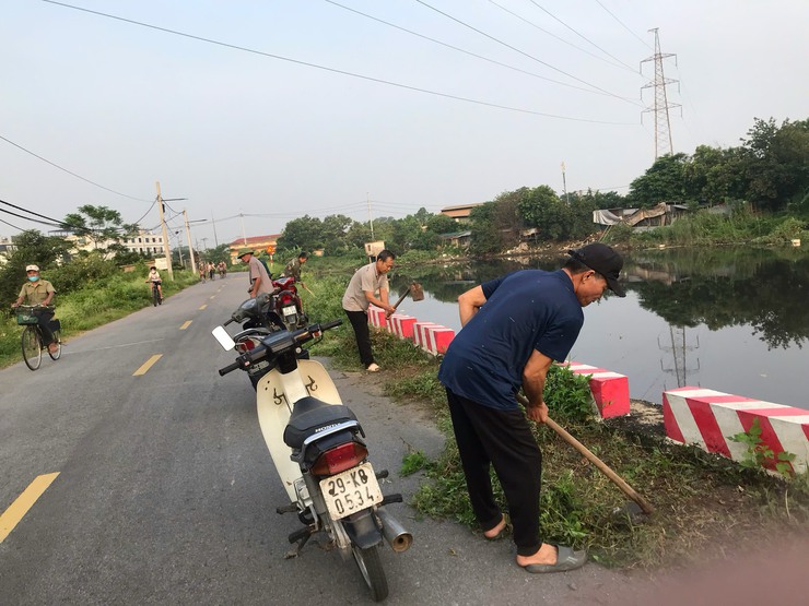 Cán bộ và nhân dân xã Đại Thanh ra quân tổng VSMT vào chiều thứ Sáu và sáng thứ Bảy hàng tuần- Ảnh 8.