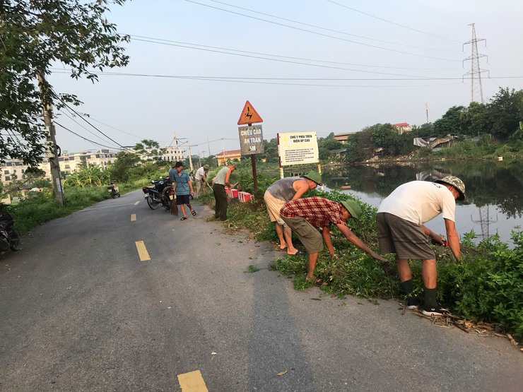 Cán bộ và nhân dân xã Đại Thanh ra quân tổng VSMT vào chiều thứ Sáu và sáng thứ Bảy hàng tuần- Ảnh 2.