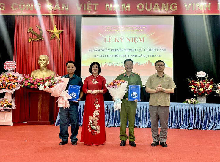 Công an xã Đại Thanh long trọng tổ chức lễ kỷ niệm 80 năm Ngày truyền thống Công an nhân dân Việt Nam (19/8/1945 - 19/8/2025)- Ảnh 4.