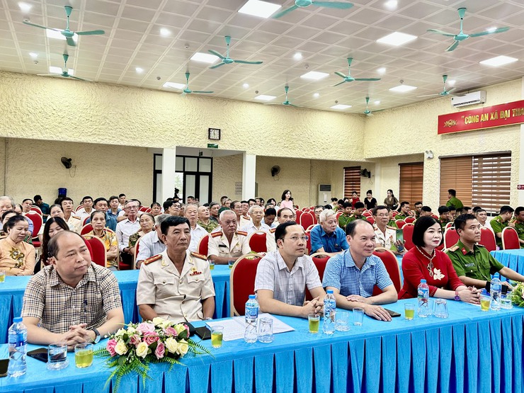 Công an xã Đại Thanh long trọng tổ chức lễ kỷ niệm 80 năm Ngày truyền thống Công an nhân dân Việt Nam (19/8/1945 - 19/8/2025)- Ảnh 6.