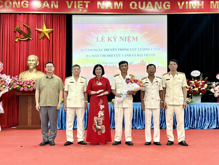 Công an xã Đại Thanh long trọng tổ chức lễ kỷ niệm 80 năm Ngày truyền thống Công an nhân dân Việt Nam (19/8/1945 - 19/8/2025)- Ảnh 2.
