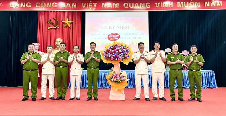 Công an xã Đại Thanh long trọng tổ chức lễ kỷ niệm 80 năm Ngày truyền thống Công an nhân dân Việt Nam (19/8/1945 - 19/8/2025)- Ảnh 3.
