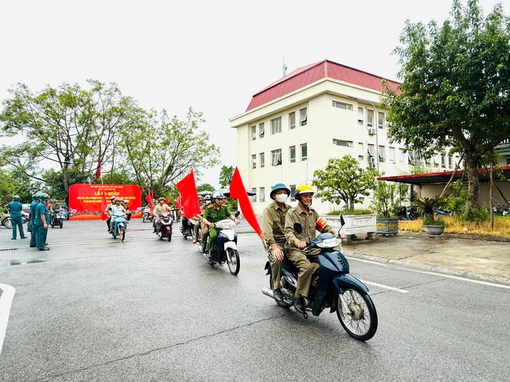 Xã Vân Đình ra quân xử lý vi phạm an toàn giao thông, trật tự đô thị và vệ sinh môi trường- Ảnh 3.