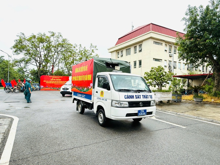 Xã Vân Đình ra quân xử lý vi phạm an toàn giao thông, trật tự đô thị và vệ sinh môi trường- Ảnh 2.