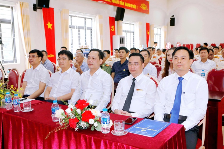 TAM HƯNG: PHÁT HUY TRUYỀN THỐNG 80 NĂM CÔNG AN NHÂN DÂN VIỆT NAM, ĐẨY MẠNH PHONG TRÀO TOÀN DÂN BẢO VỆ AN NINH TỔ QUỐC- Ảnh 2.