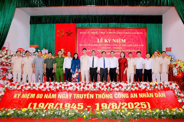 TAM HƯNG: PHÁT HUY TRUYỀN THỐNG 80 NĂM CÔNG AN NHÂN DÂN VIỆT NAM, ĐẨY MẠNH PHONG TRÀO TOÀN DÂN BẢO VỆ AN NINH TỔ QUỐC- Ảnh 11.