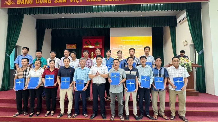 Tam Hưng phát động phong trào Bình dân học vụ số, triển khai Chiến dịch 45 ngày đêm ra quân hỗ trợ chuyển đổi số- Ảnh 2.