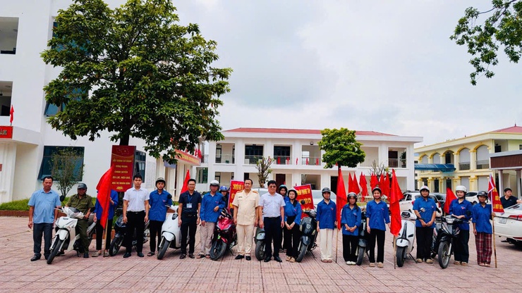 Tam Hưng phát động phong trào Bình dân học vụ số, triển khai Chiến dịch 45 ngày đêm ra quân hỗ trợ chuyển đổi số- Ảnh 7.