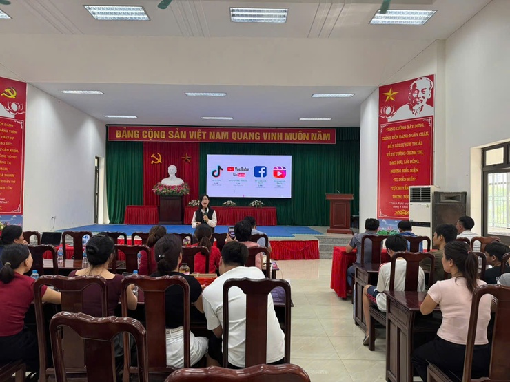 Xã Phú Xuyên: Tập huấn cách thức bán hàng trên Sàn thương mại điện tử- Ảnh 1.