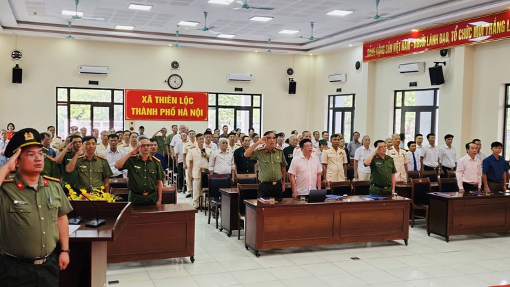 Lễ công bố Quyết định thành lập Chi hội Cựu Công an nhân dân xã Thiên Lộc và kết nạp hội viên mới.- Ảnh 1.