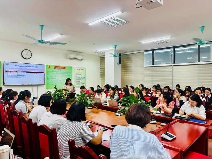 Trường Tiểu học Linh Đàm tổ chức buổi tập huấn, bồi dưỡng chuyên môn: Đánh giá học sinh theo thông tư 27 của Bộ Giáo dục và Đào tạo- Ảnh 1.