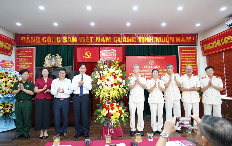 Công an phường Chương Mỹ tổ chức gặp mặt kỷ niệm 80 năm Ngày truyền thống Công an nhân dân Việt Nam và ra mắt Chi hội Cựu công an nhân dân- Ảnh 2.