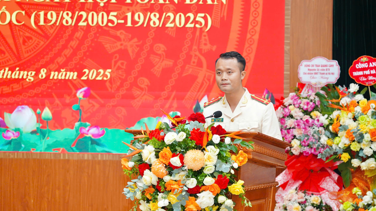 Trang trọng Lễ kỷ niệm 80 năm Ngày truyền thống Công an nhân dân và 20 năm Ngày hội Toàn dân bảo vệ an ninh Tổ quốc.- Ảnh 10.