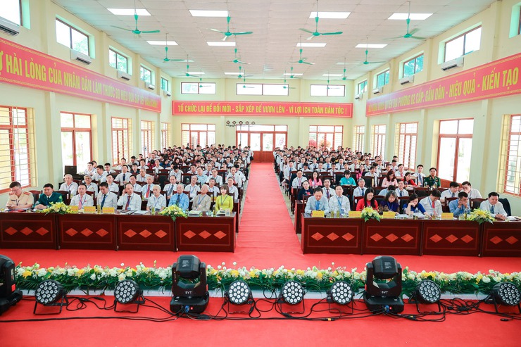PHÁT HUY TRUYỀN THỐNG CÁCH MẠNG, XÂY DỰNG XÃ TRUNG GIÃ VĂN MINH, HIỆN ĐẠI, NHÂN DÂN HẠNH PHÚC- Ảnh 1.