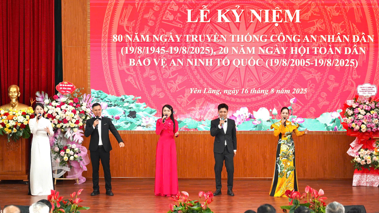 Trang trọng Lễ kỷ niệm 80 năm Ngày truyền thống Công an nhân dân và 20 năm Ngày hội Toàn dân bảo vệ an ninh Tổ quốc.- Ảnh 11.