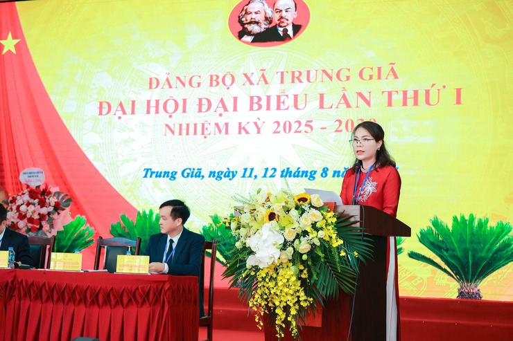 PHÁT HUY TRUYỀN THỐNG CÁCH MẠNG, XÂY DỰNG XÃ TRUNG GIÃ VĂN MINH, HIỆN ĐẠI, NHÂN DÂN HẠNH PHÚC- Ảnh 5.